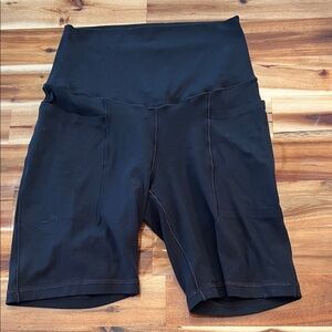 Women's Black High-Waisted Bike Shorts With Pockets